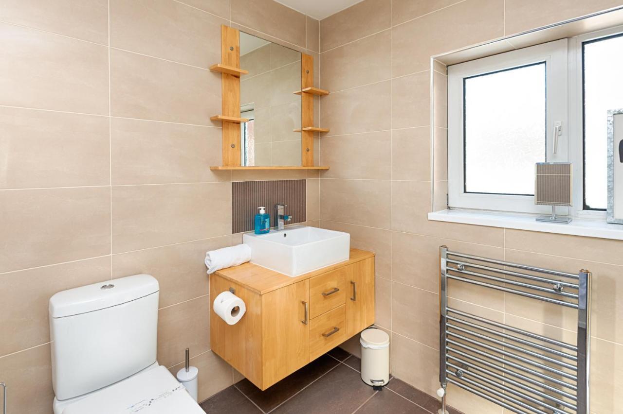 Parking, Garden, En-Suite & Tv'S In All Rooms, Large Living Space Swansea Kültér fotó