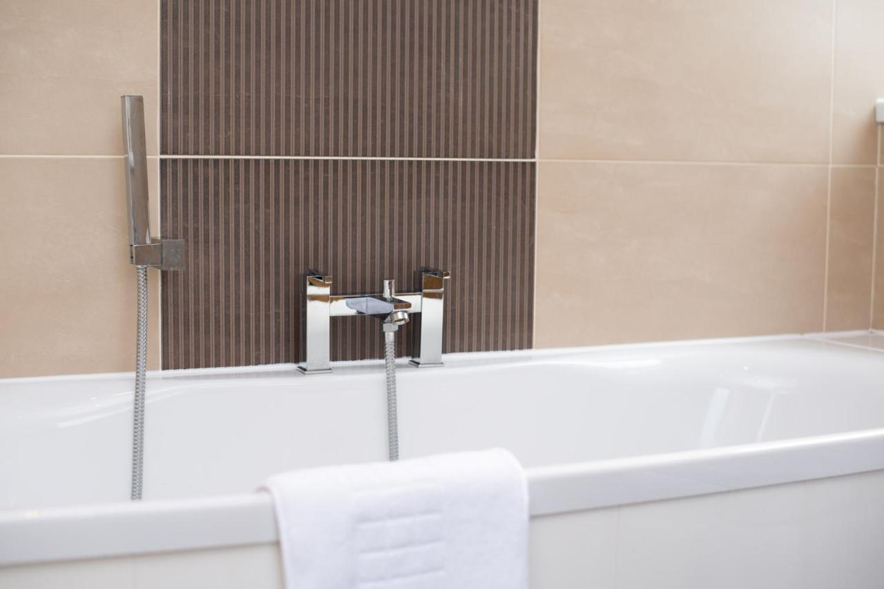 Parking, Garden, En-Suite & Tv'S In All Rooms, Large Living Space Swansea Kültér fotó